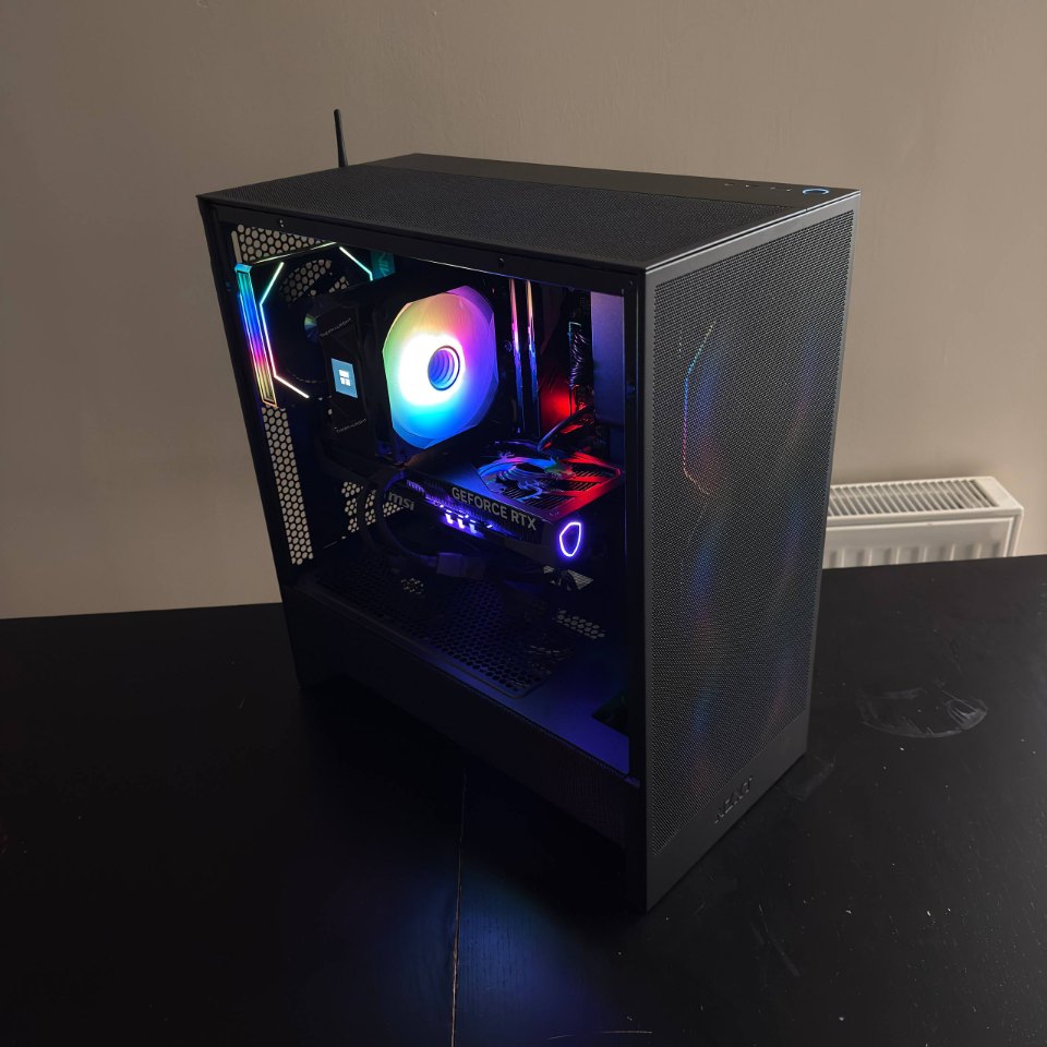 Shamrock gaming PC with Ryzen 5 7500F and MSI RTX 5060 Ti in an NZXT H5 Flow case